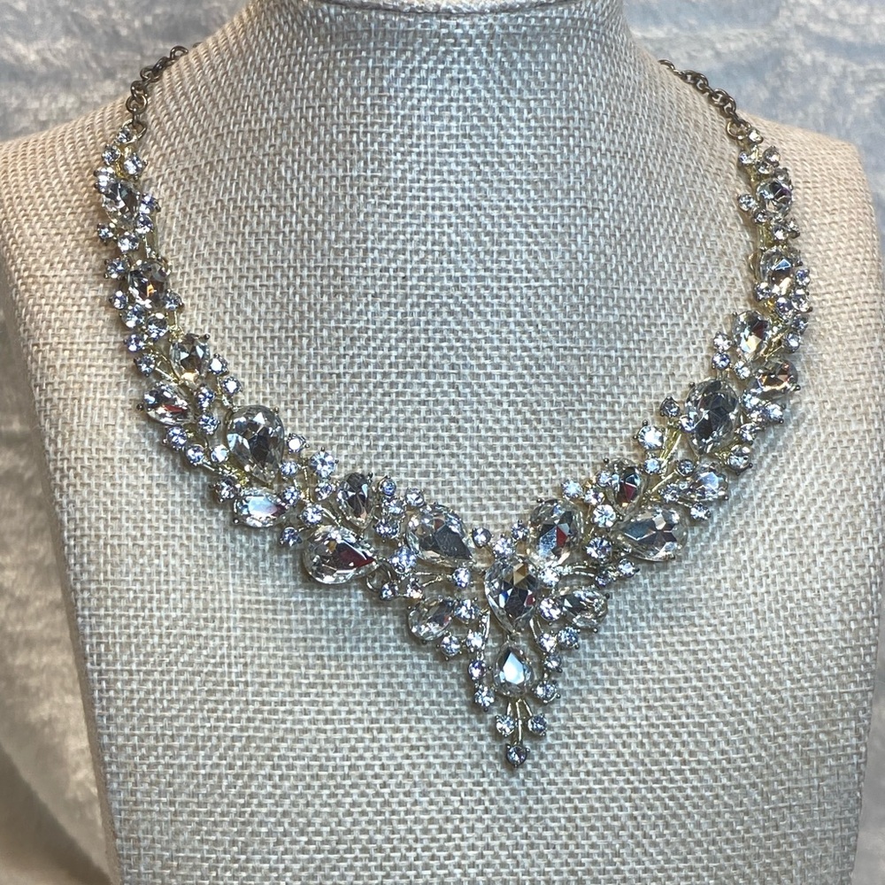 Vintage Rhinestone Bib Necklace Silver Tone 16-18” Multiple Shapes & Size stones - Picture 6 of 17